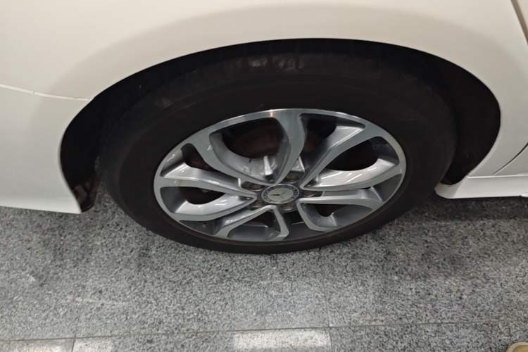 Used Mercedes-Benz C-Class 2015 Restyled C 180 L Sport Edition Exterior 4