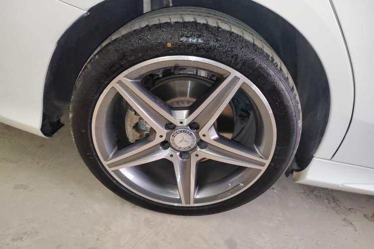Used Mercedes-Benz C-Class 2015 C 200 station wagon Exterior 5