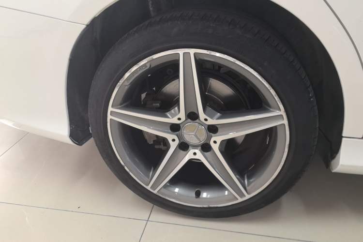 Used Mercedes-Benz C-Class 2015 C 200 station wagon Exterior 5