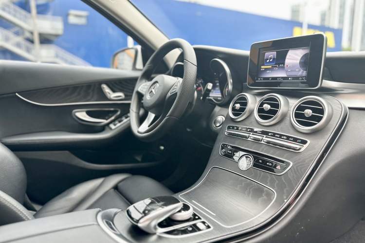 Used Mercedes-Benz C-Class 2015 C 200 station wagon Exterior 5