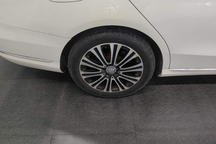 Used Mercedes-Benz C-Class 2015 Facelift C 200 L Exterior 5
