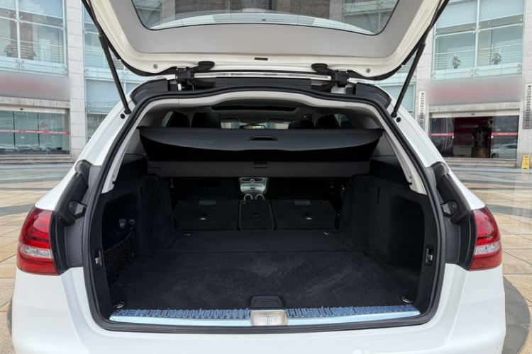 Used Mercedes-Benz C-Class 2015 C 200 station wagon Exterior 6