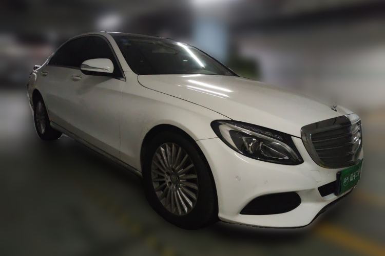 Used Mercedes-Benz C-Class 2015 C 200 L Front Right 45 Deg