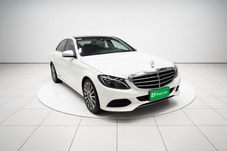 Used Mercedes-Benz C-Class 2015 C 200 L Front Right 45 Deg