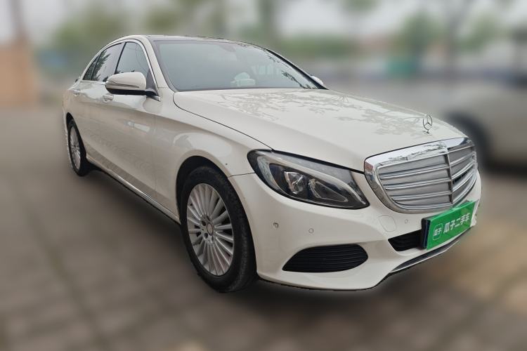 Used Mercedes-Benz C-Class 2015 C 200 L Front Right 45 Deg