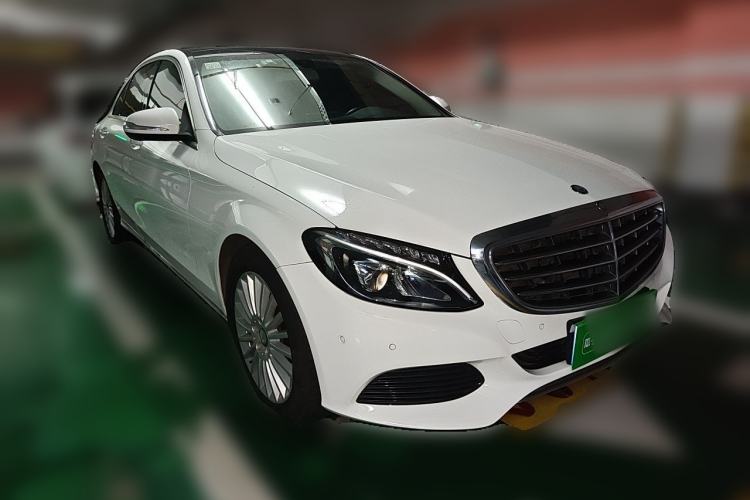 Used Mercedes-Benz C-Class 2015 C 200 L Front Right 45 Deg