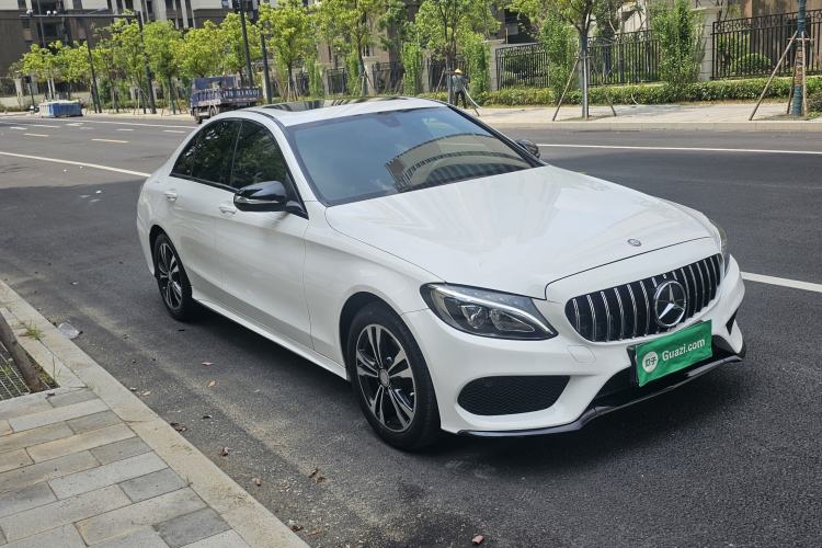 Used Mercedes-Benz C-Class 2015 C 200 Sport Edition Front Right 45 Deg