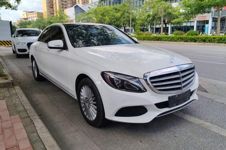 Used Mercedes-Benz C-Class 2015 Facelift C 200 L Front Right 45 Deg