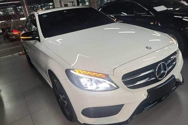 Used Mercedes-Benz C-Class 2015 C 200 Sport Edition Front Right 45 Deg