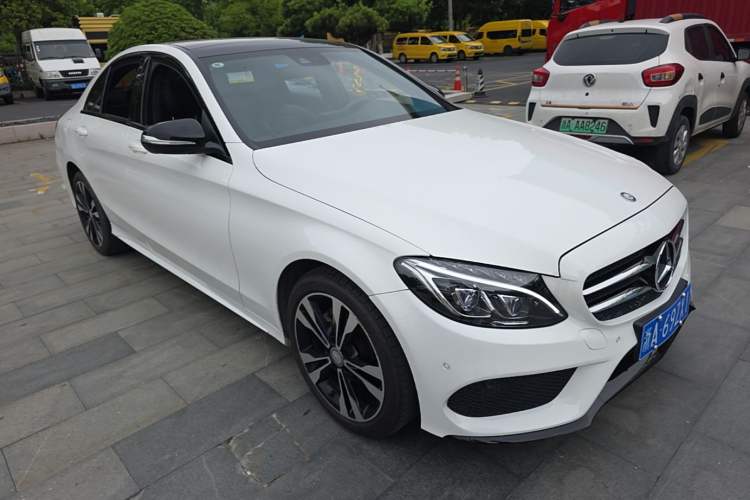 Used Mercedes-Benz C-Class 2015 C 200 Sport Edition 4MATIC Front Right 45 Deg