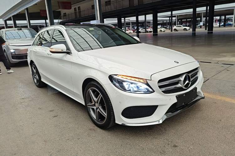Used Mercedes-Benz C-Class 2015 C 200 station wagon Front Right 45 Deg