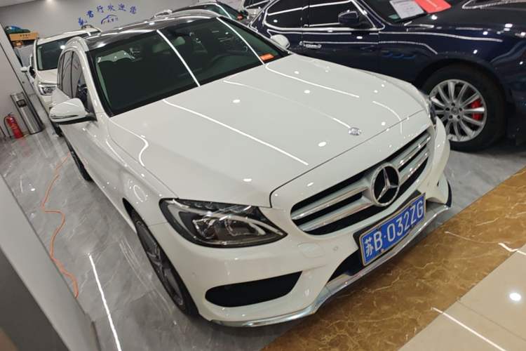 Used Mercedes-Benz C-Class 2015 C 200 station wagon Front Right 45 Deg
