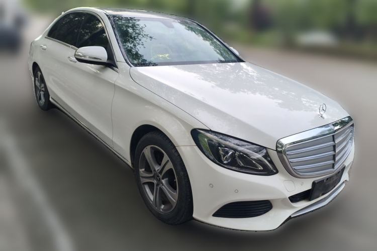 Used Mercedes-Benz C-Class 2015 C 200 L Front Right 45 Deg