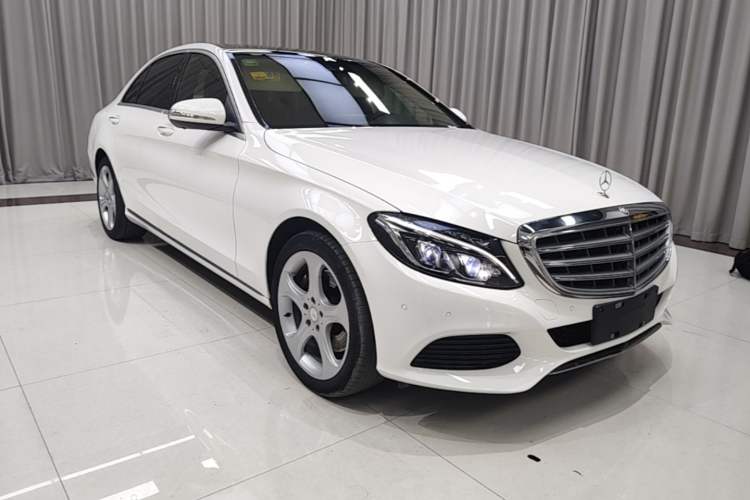 Used Mercedes-Benz C-Class 2015 C 260 L Front Right 45 Deg