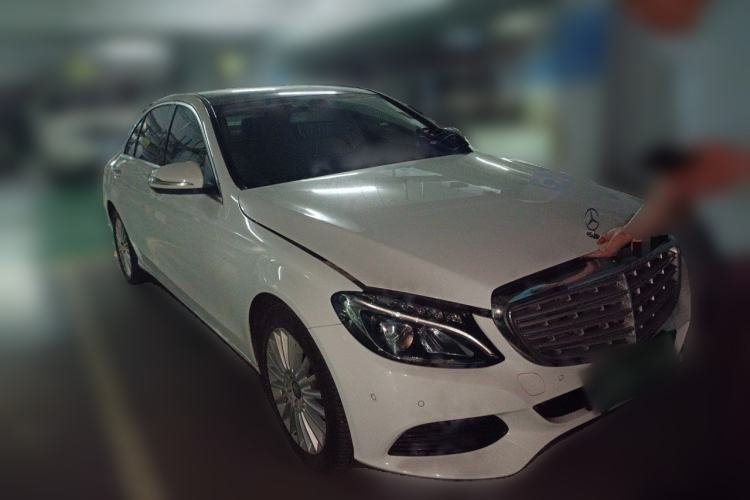 Used Mercedes-Benz C-Class 2015 C 200 L Front Right 45 Deg