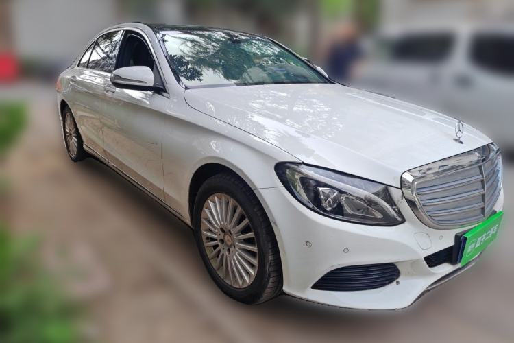 Used Mercedes-Benz C-Class 2015 Facelift C 200 L Front Right 45 Deg