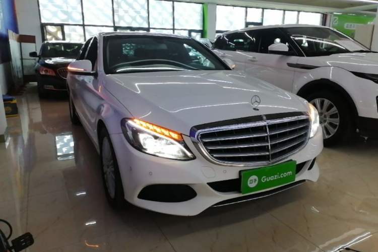 Used Mercedes-Benz C-Class 2015 C 200 L Front Right 45 Deg