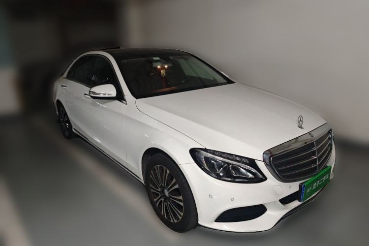 Used Mercedes-Benz C-Class 2015 Facelift C 200 L Front Right 45 Deg