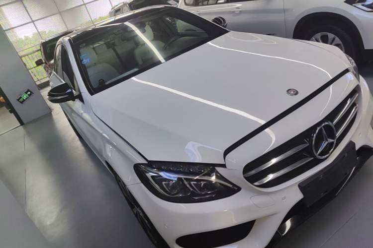 Used Mercedes-Benz C-Class 2015 C 200 Sport Edition 4MATIC Front Right 45 Deg