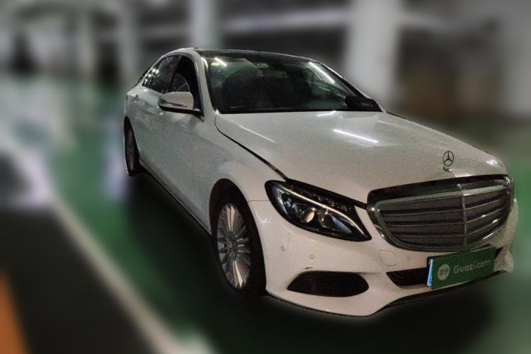 Used Mercedes-Benz C-Class 2015 C 200 L Front Right 45 Deg