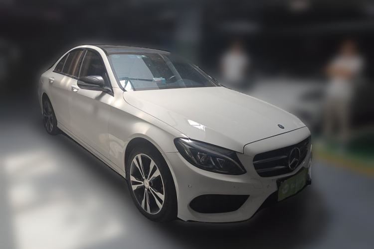 Used Mercedes-Benz C-Class 2015 C 200 Sport Edition 4MATIC Front Right 45 Deg