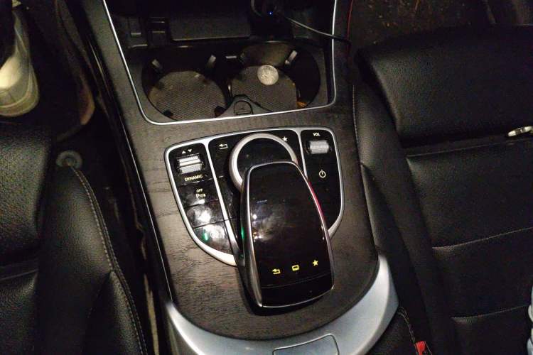 Used Mercedes-Benz C-Class 2015 Revised C 200 L Sport Edition Gear Lever