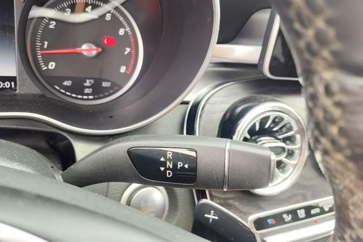 Used Mercedes-Benz C-Class 2015 Revised C 200 L Sport Edition Gear Lever