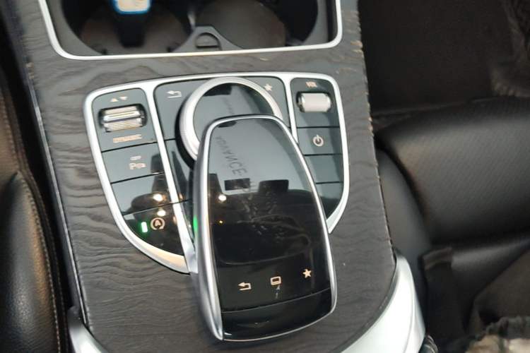 Used Mercedes-Benz C-Class 2015 Revised C 200 L Sport Edition Gear Lever