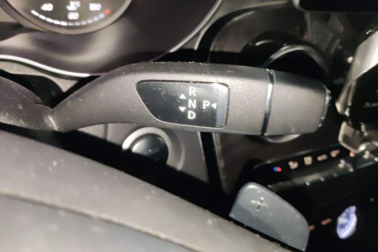 Used Mercedes-Benz C-Class 2015 Revised C 200 L Sport Edition Gear Lever