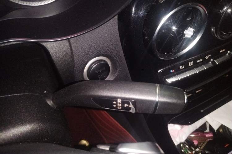 Used Mercedes-Benz C-Class 2015 C 200 Sport Edition Gear Lever