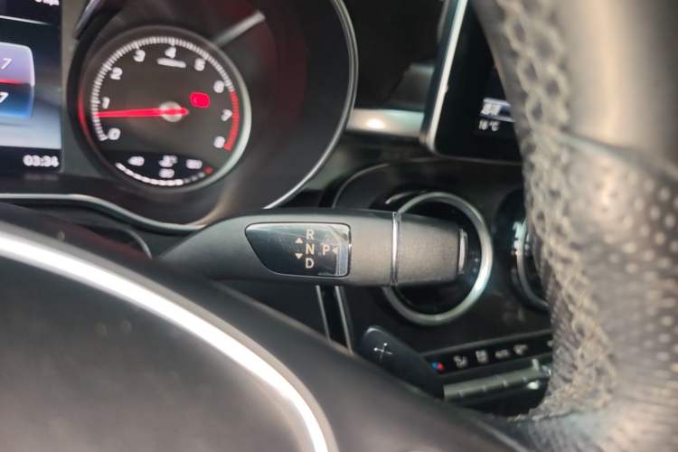 Used Mercedes-Benz C-Class 2015 Revised C 200 L Sport Edition Gear Lever