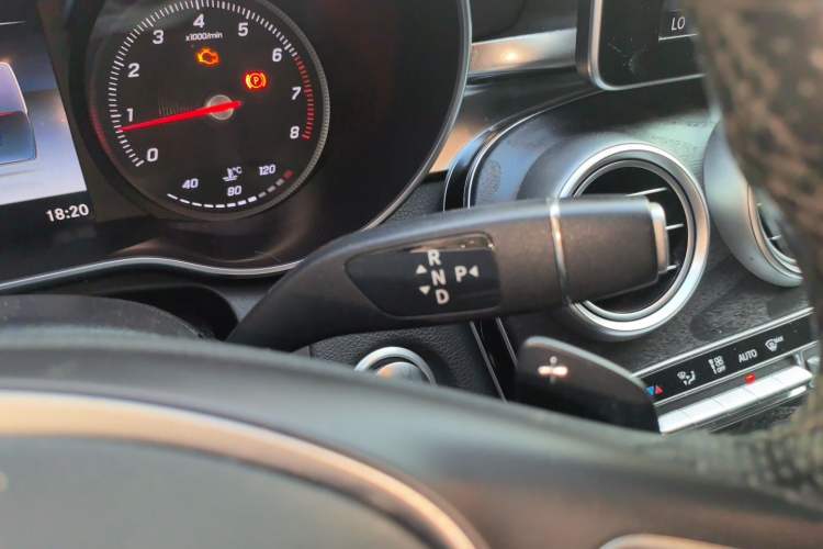 Used Mercedes-Benz C-Class 2015 C 200 station wagon Gear Lever