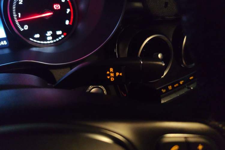 Used Mercedes-Benz C-Class 2015 Revised C 200 L Sport Edition Gear Lever