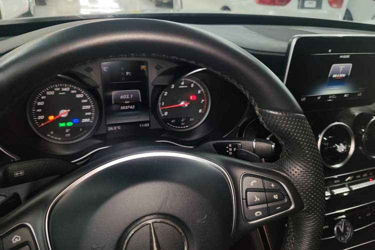 Used Mercedes-Benz C-Class 2015 Revised C 200 L Sport Edition Gear Lever