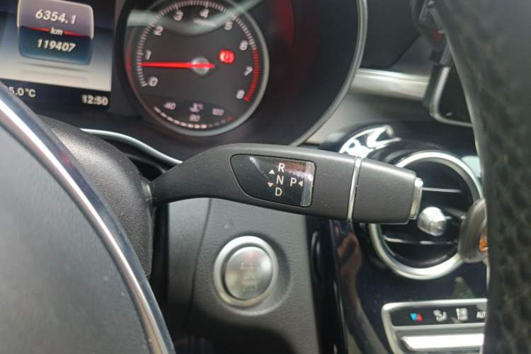 Used Mercedes-Benz C-Class 2015 C 200 Sport Edition 4MATIC Gear Lever