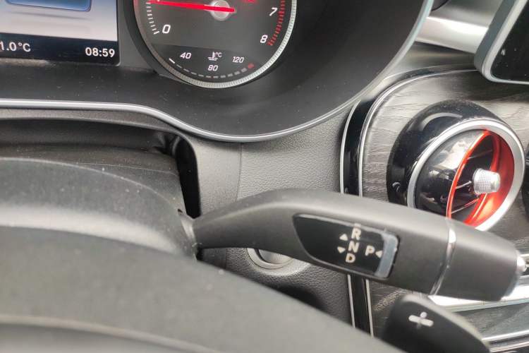 Used Mercedes-Benz C-Class 2015 Revised C 200 L Sport Edition Gear Lever