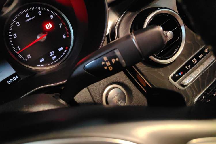 Used Mercedes-Benz C-Class 2015 Revised C 200 L Sport Edition Gear Lever