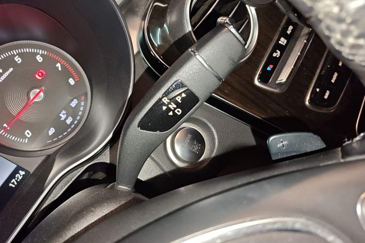 Used Mercedes-Benz C-Class 2015 C 200 L Gear Lever
