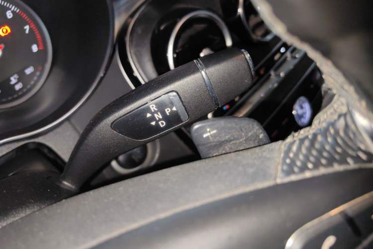 Used Mercedes-Benz C-Class 2015 Restyled C 180 L Sport Edition Gear Lever