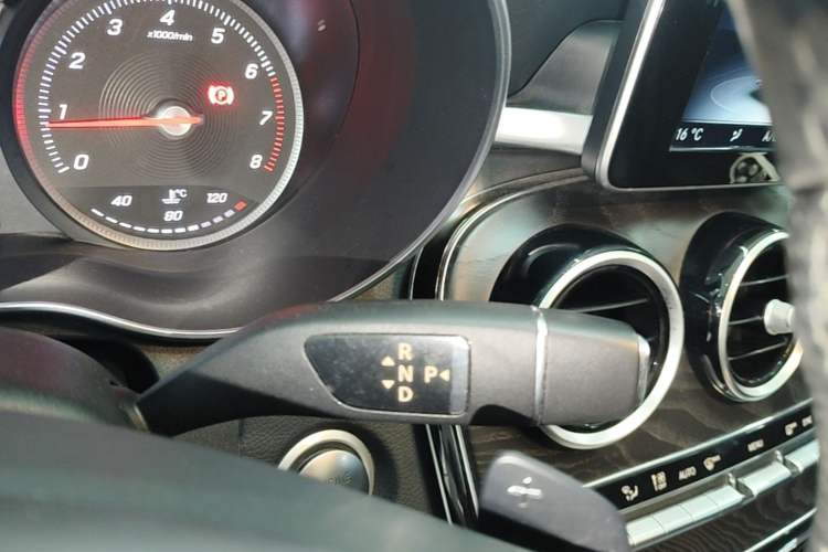 Used Mercedes-Benz C-Class 2015 Revised C 200 L Sport Edition Gear Lever
