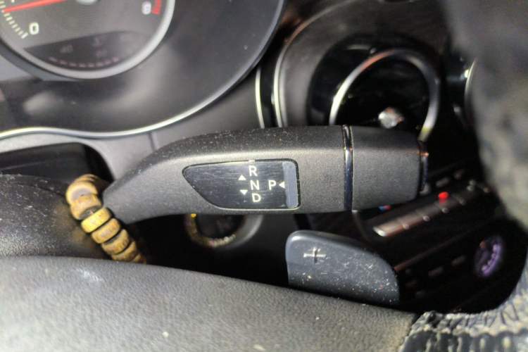 Used Mercedes-Benz C-Class 2015 Revised C 200 L Sport Edition Gear Lever