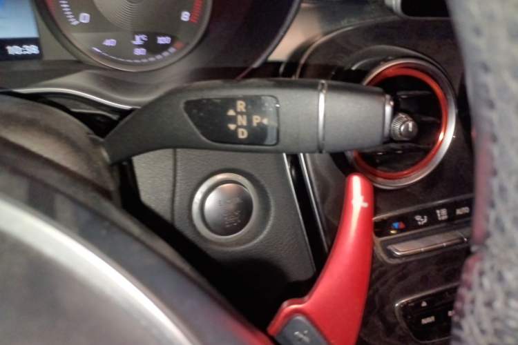 Used Mercedes-Benz C-Class 2015 Revised C 200 L Sport Edition Gear Lever