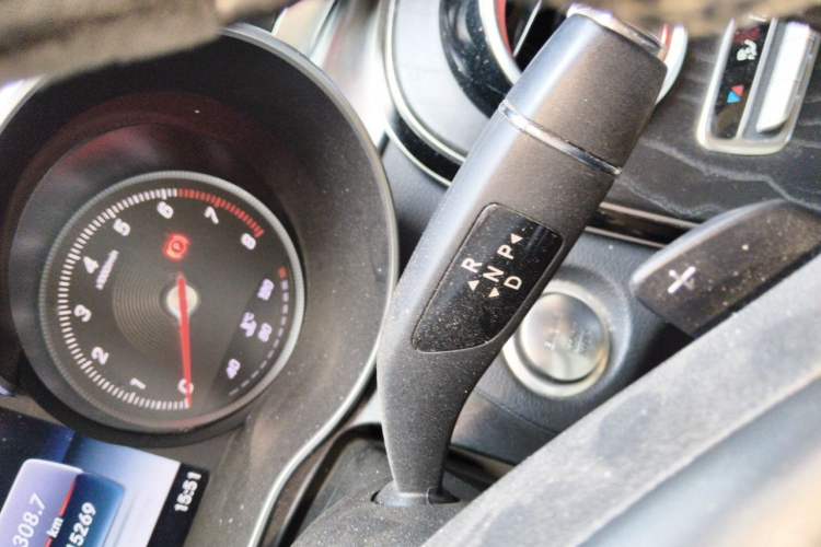 Used Mercedes-Benz C-Class 2015 Revised C 200 L Sport Edition Gear Lever