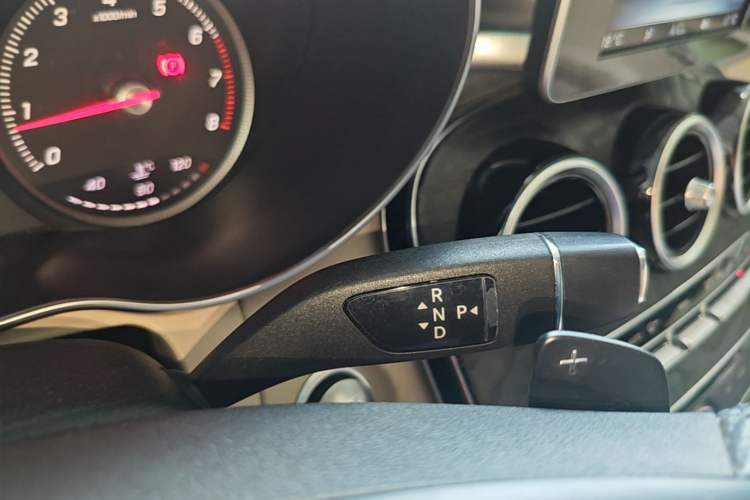 Used Mercedes-Benz C-Class 2015 Restyled C 180 L Sport Edition Gear Lever