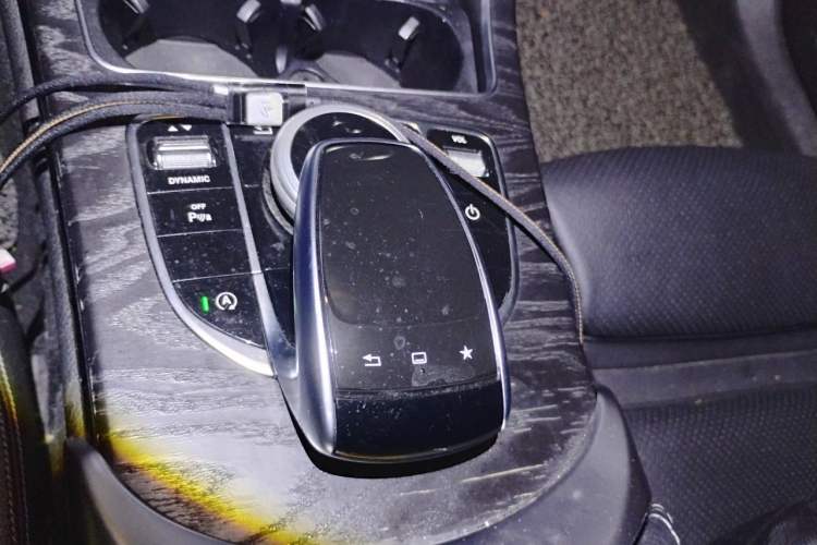 Used Mercedes-Benz C-Class 2015 Revised C 200 L Sport Edition Gear Lever