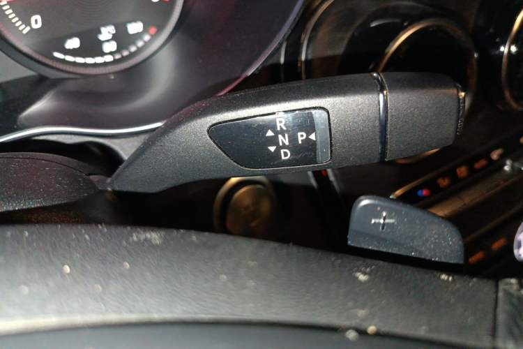 Used Mercedes-Benz C-Class 2015 Restyled C 180 L Sport Edition Gear Lever