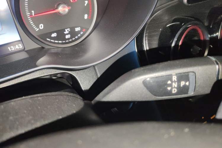 Used Mercedes-Benz C-Class 2015 Revised C 200 L Sport Edition Gear Lever