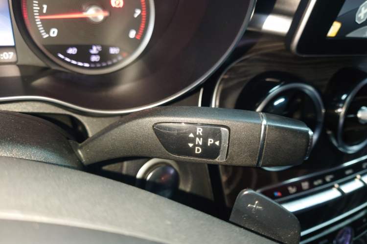 Used Mercedes-Benz C-Class 2015 Revised C 200 L Sport Edition Gear Lever