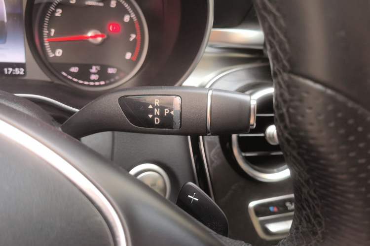 Used Mercedes-Benz C-Class 2015 Revised C 200 L Sport Edition Gear Lever