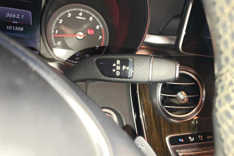 Used Mercedes-Benz C-Class 2015 Revised C 200 L Sport Edition Gear Lever